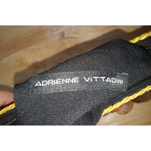 NWOT BEAUTIFUL ADRIENNE VITTADINI WOVEN CLUTCH BAG WITH SHELLS - Picture 6 of 7